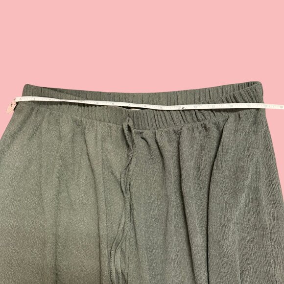 Francesca’s Olive Green Textured Wide-Leg Drawstring Pants Size M (Relaxed Fit) - Picture 5 of 8